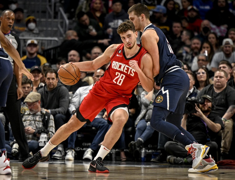  申京成为NBA历史第2个单赛季多次0失误斩获三双的中锋 比肩约基奇